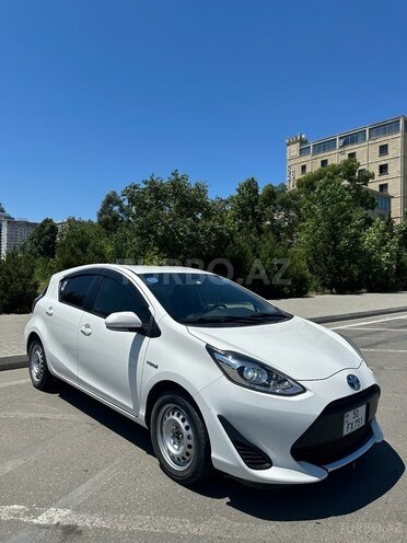 Toyota Aqua-4