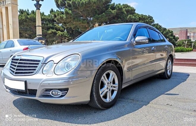 Mercedes E 220-1