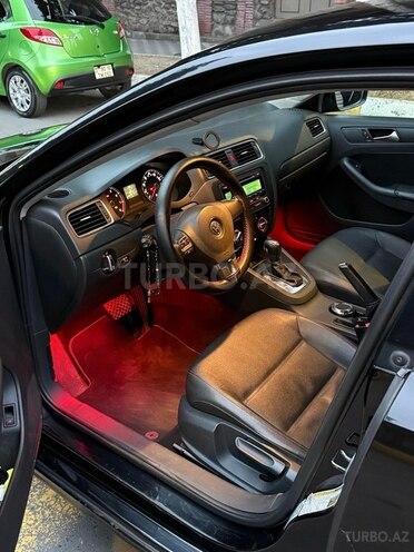 Volkswagen Jetta-8