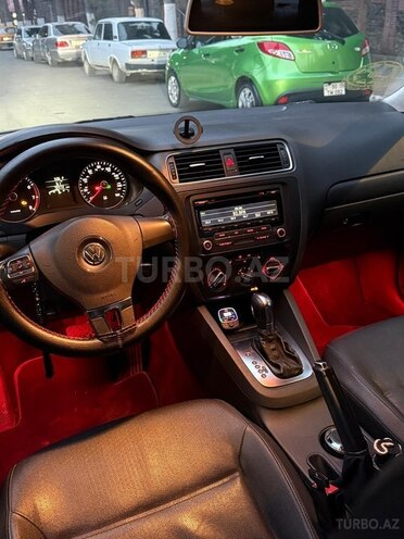 Volkswagen Jetta-11
