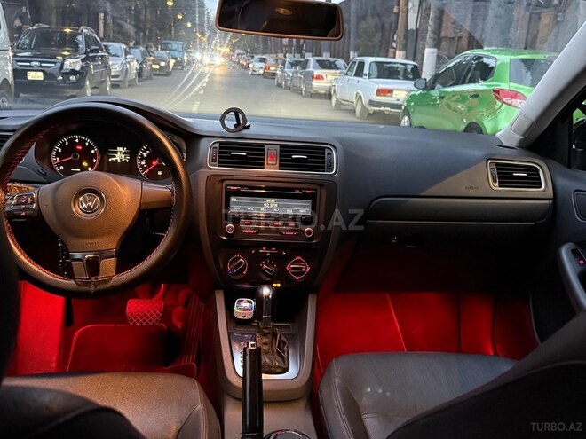 Volkswagen Jetta-12