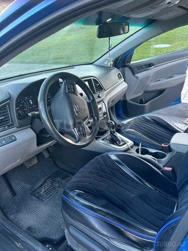 Hyundai Elantra-2