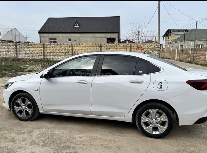 Chevrolet Onix-4