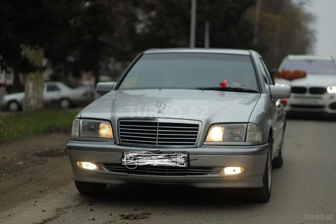 Mercedes C 200-1