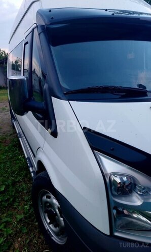 Ford Transit-6