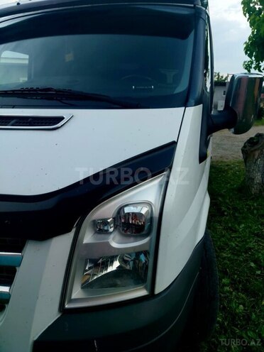 Ford Transit-5
