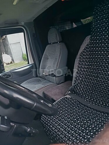 Ford Transit-10