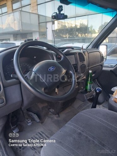 Ford Transit-5