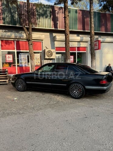 Mercedes E 240-2