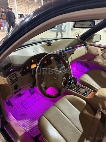 Mercedes E 240-7