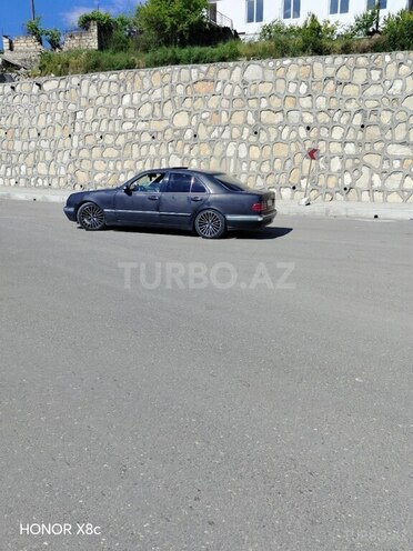 Mercedes E 240-4