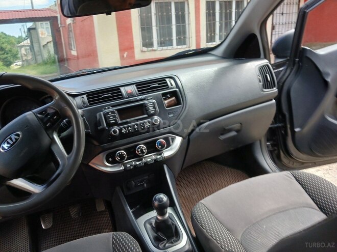Kia Rio-7