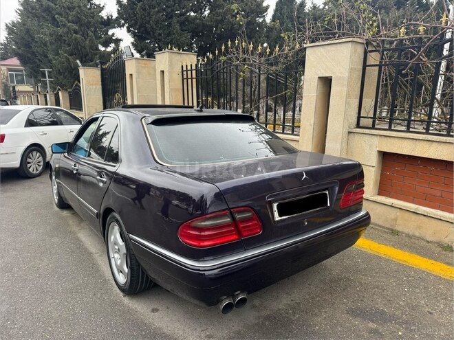 Mercedes E 230-3