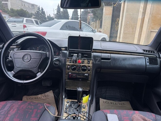 Mercedes E 230-5