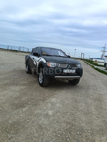 Mitsubishi L200-1