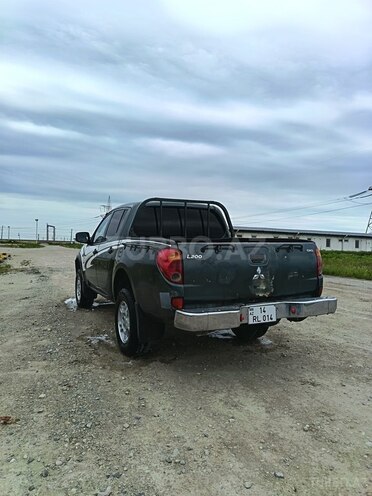 Mitsubishi L200-2