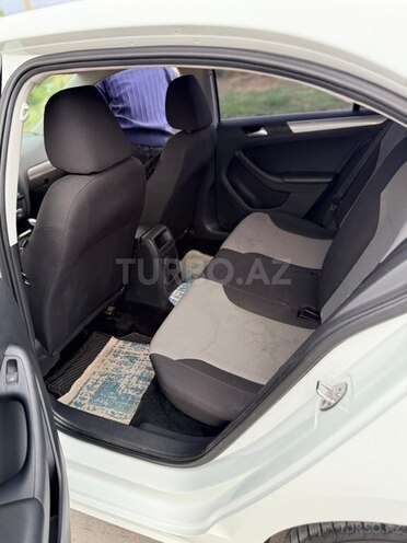 Volkswagen Jetta-9