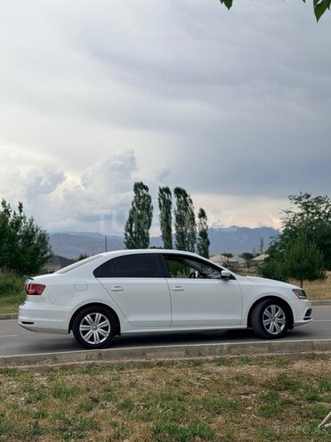 Volkswagen Jetta-4