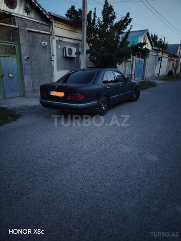 Mercedes E 240-5
