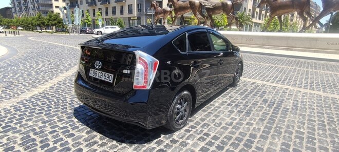 Toyota Prius-5