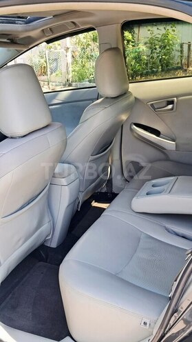Toyota Prius-5