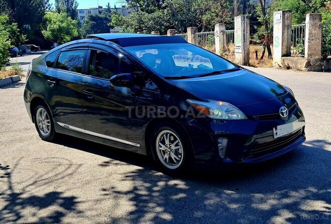 Toyota Prius-12