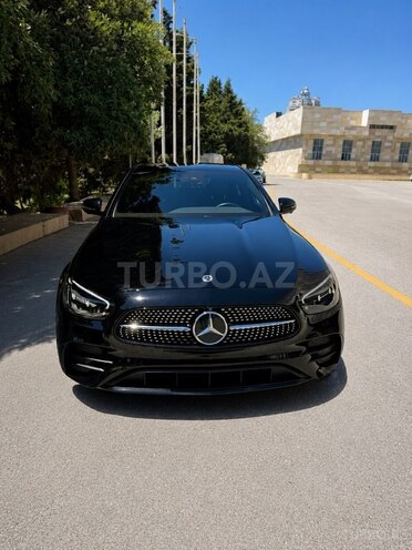Mercedes E 300 e-1