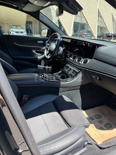 Mercedes E 300 e-7