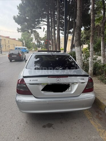 Mercedes E 220-2