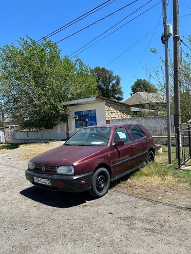 Volkswagen Golf-1