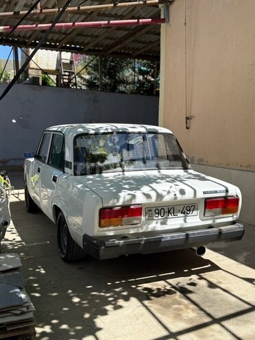 LADA (VAZ) 2107-2