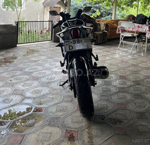 Yamaha R15 V4-7