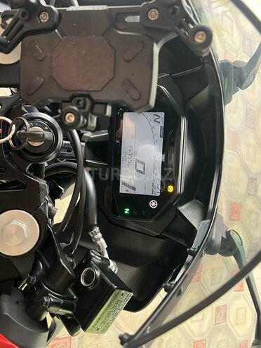 Yamaha R15 V4-4