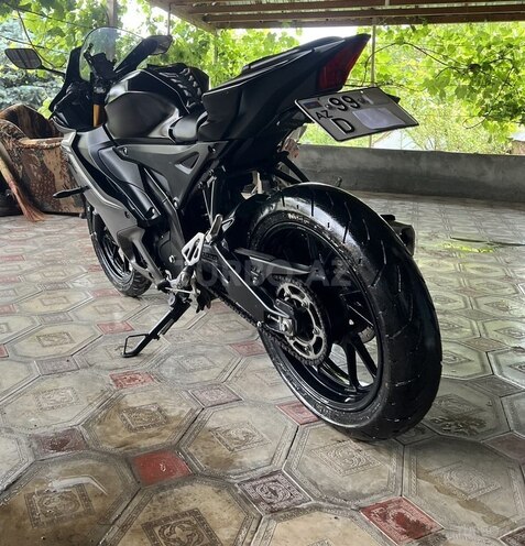 Yamaha R15 V4-8