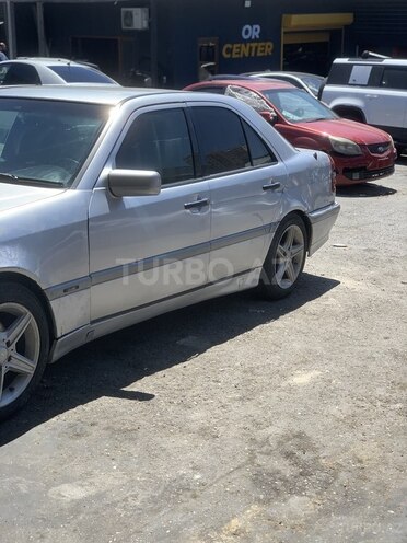 Mercedes C 180-6