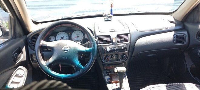 Nissan Sunny-11