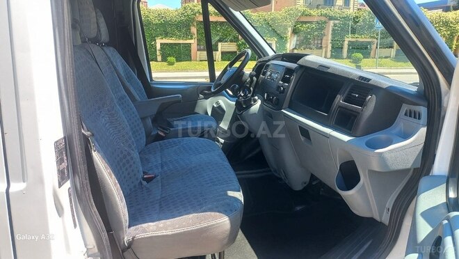 Ford Transit-10