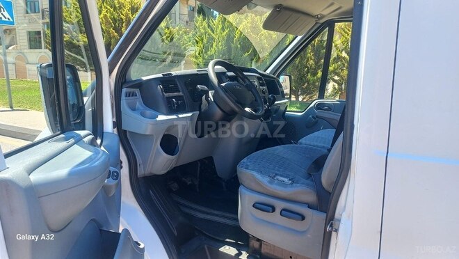Ford Transit-11