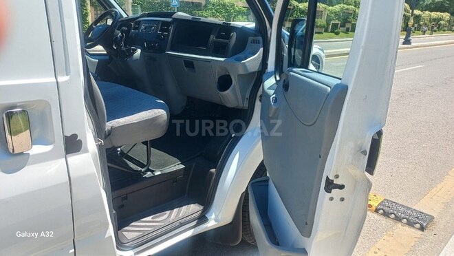 Ford Transit-9