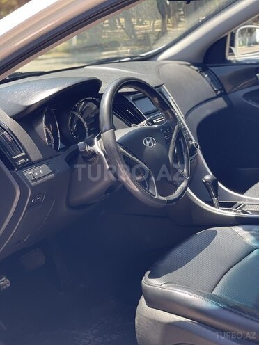 Hyundai Sonata-8