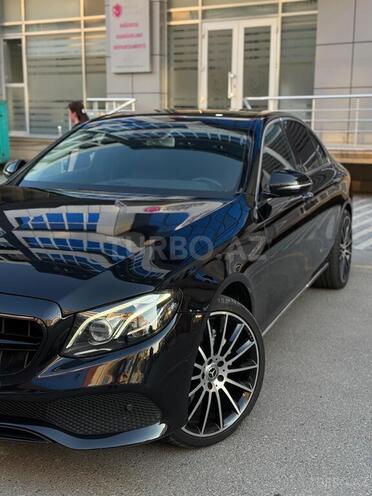 Mercedes E 220 d-3