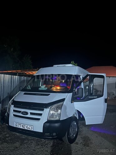 Ford Transit-3