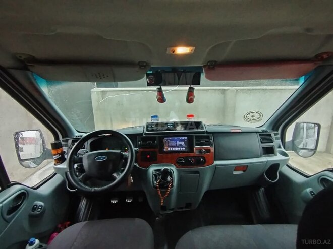 Ford Transit-8