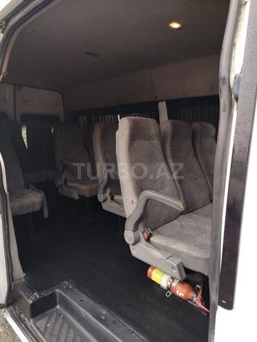 Ford Transit-12
