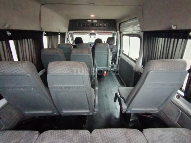 Ford Transit-13
