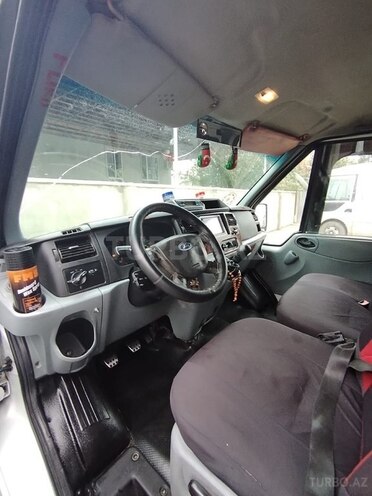 Ford Transit-9