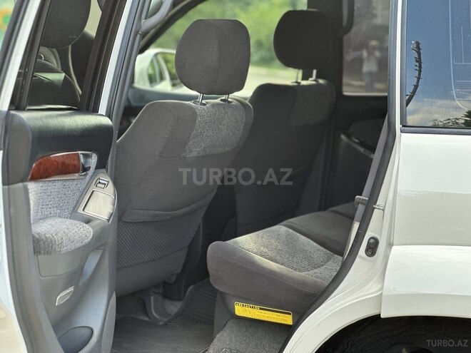Toyota Land Cruiser Prado-12
