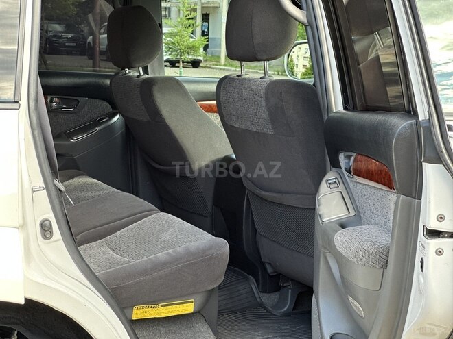Toyota Land Cruiser Prado-11