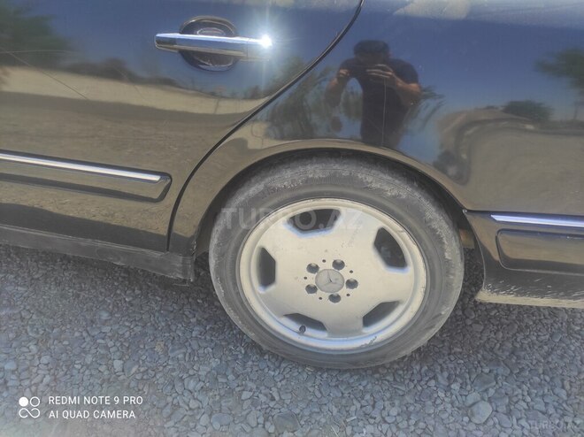 Mercedes E 230-4