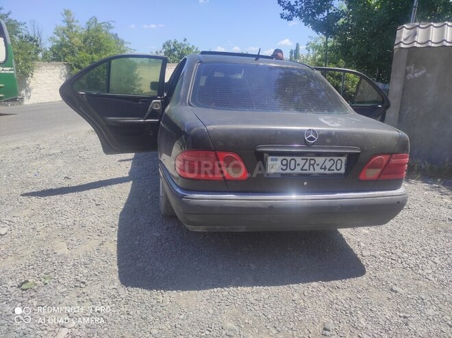 Mercedes E 230-3